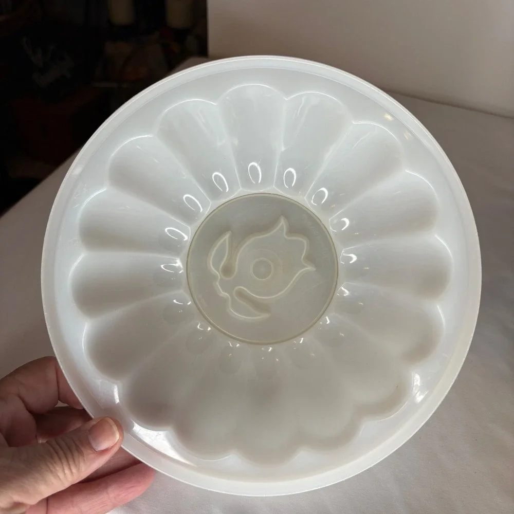 Vintage Tupperware Jel-N-Serve Jello Mold White w/ Tulip Seal 620-8 Missing Lid